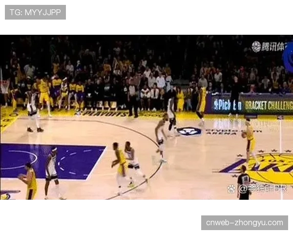 森林狼主帅芬奇透露,球队正针对戈贝尔的挡拆下顺开发新的肋部进攻战术